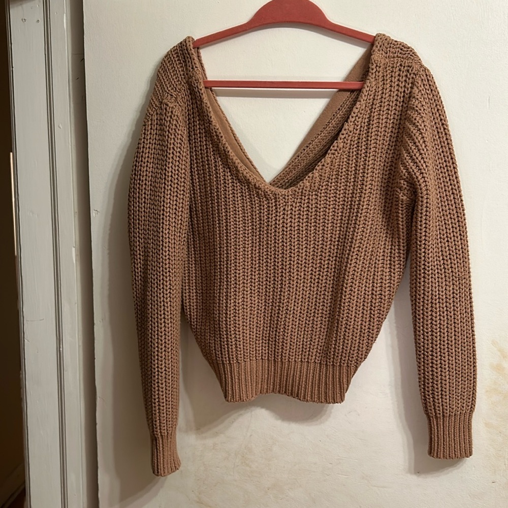Twist back knitted sweater